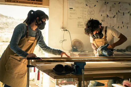 handwerk-menschen-haus-werkstatt-hobby-holz-02
