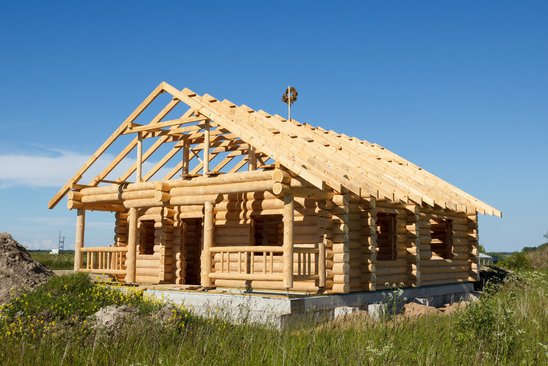 Holzhaus in Blockbohlenbauweise